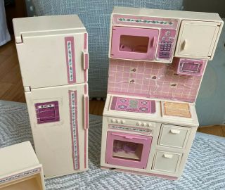 Vintage 1987 Mattel Barbie Doll Sweet Roses Kitchen Set
