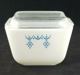 Vtg Pyrex Snowflake Blue Garland Refrigerator Dish 501 - B1.  5 Cup Chip On Lid