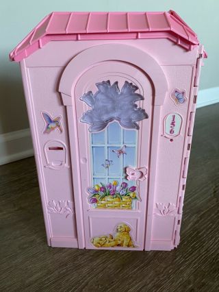 2000 Mattel Pink Portable Fold Up Magi - Key Barbie Doll House.