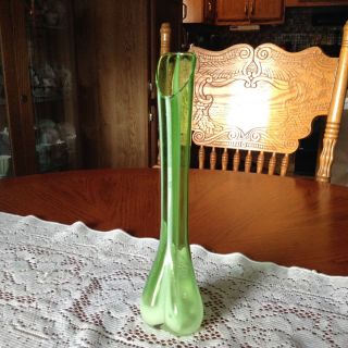 Vintage Artmark Green And White Pulled Glass Vase
