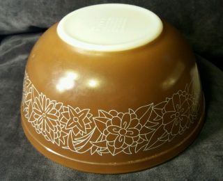 Pyrex Bowl Woodland Brown With White Flowers 2 1/2 Pt 403 Vtg 1970 
