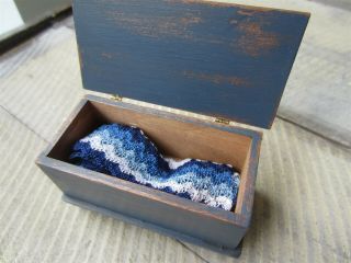 1994 CJ ' S Artisan Dollhouse Miniature Distressed Blue Wood BLANKET CHEST 2