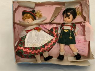 Madame Alexander - Alpine Christmas Twin Dolls (546 of 2000) 3