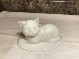 Vintage Westmoreland White Milk Glass Cat Figurine (lid)