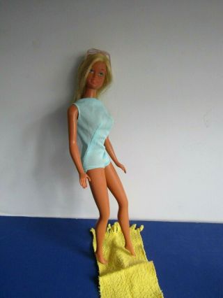 Vtg 1970 Barbie Doll Sun Set Malibu Mod Tnt Mattel W/ Towel & Sunglasses