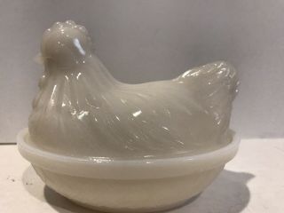 Vintage White Milk Glass Hen / Chicken On Nest Covered Dish Medium 3.  5 " Tall