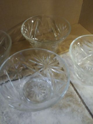 4 VINTAGE CLEAR PRESSED GLASS DESSERT / FRUIT CUPS BOWLS STAR BURST PATTERN 2