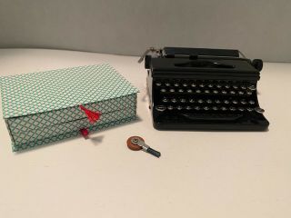 American Girl - Kit Kittredge Typewriter And Accessories