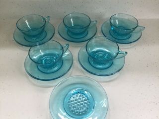 Set Of 5 Vintage Blue Bubble Glass Coffee/tea Cups With Saucers