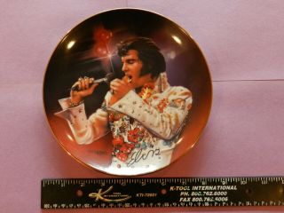 Elvis Presley 8 " Commemorative Plate " The King " From Bradford Exchange 1995