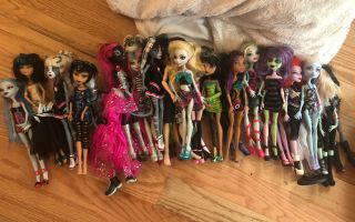 31 Monster High Dolls With School And Accessories