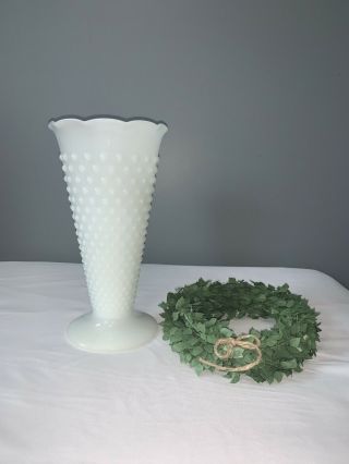 Vintage Anchor Hocking Hobnail Milk Glass 9 1/2 " Tall Flower Vase Pre - Owned