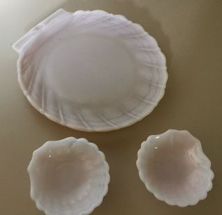Light Pink Milk Glass Sea Shell Plate Dish With 2 Small Matching Shells 3 - 6”