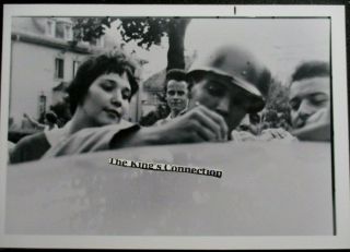 Army Elvis Vtg Originals - In Bad Nauheim,  Germany With A Fan Signing Autographs