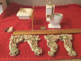 Dollhouse Miniatures PORCELAIN BATHROOM SINK AND TOILET WITH CURTAINS 2