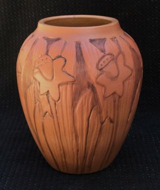 Fine North Dakota School Of Mines Carved Pottery 7.  5” Vase Sheldon 46