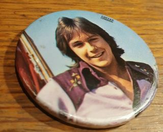 Vintage Tin Coffer Pin/badge 1970`s David Cassidy From Here In The Uk
