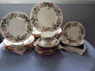 Wedgwood Hathaway Rose Bone China Set Eight Place Settings Missing One Cup