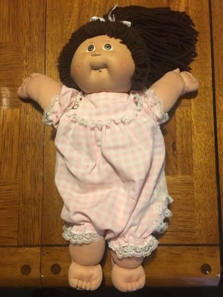 1984 Cabbage Patch Kid Brown Eyes Hair Single Tooth Braces Green Signature Ok