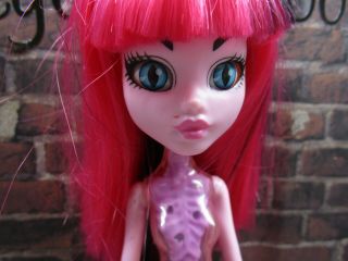 Create A Inner Monster High Fangtastic Love Fearfully Feisty Doll & Outfit, 3