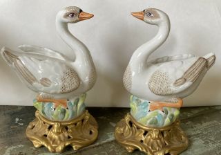 Mottahedeh White Porcelain Swans Figurines Made In Italy Hand Painted