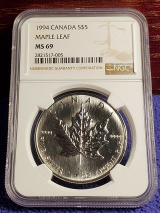 1994 Canada $5 Maple Leaf Coin 1 Ounce.  9999 Silver Ngc Ms 69