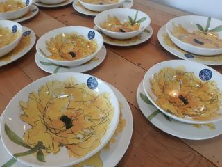 Royal Stafford Yellow Poppy Dinnerware Set For 6 Mfsrp $335.  76 Gorgeous