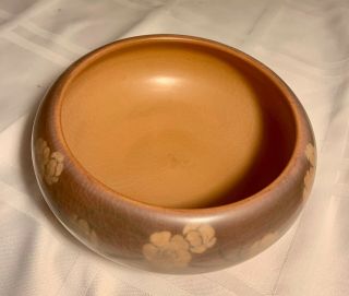 ROOKWOOD POTTERY VELLUM BOWL BY WILCOX DATED 1921. 3