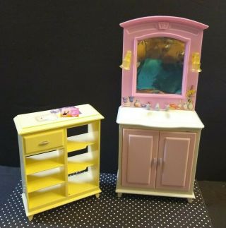 Barbie 2002 Vanity Cabinet/sink - Living In Style Bathroom Playset 67555.  (t)