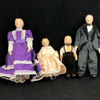 Vintage Town Square Miniatures Dollhouse Porcelain Doll Family 1:12 D6821 Nos