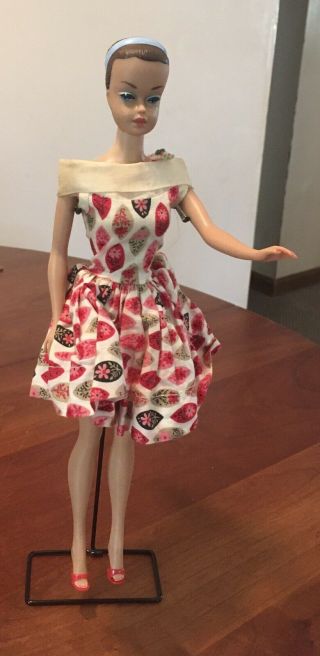 Vintage 1963 Fashion Queen Barbie Doll W/ 3 Wigs 3 Dresses & 4 Pr Shoes 11 1/2”