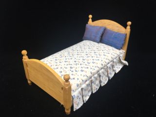 Twin Bed Bedroom Blanket Pillows Blue Dollhouse Doll House Blonde Light Wood 2