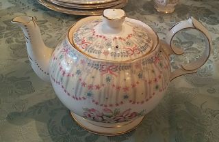 HTF Queen Anne Royal Bridal Gown Teapot 2