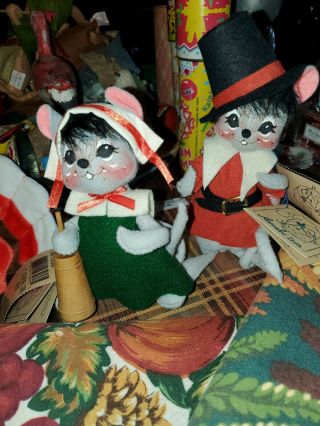 Annalee Thanksgiving 1999 Pilgrim Boy Mouse & Pilgrim Girl Mouse - Euc