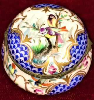Trinket - Box.  Porcelain Hand Polichromed And Gilded.  Style Sevres.  Francia.  Xix