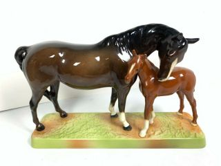Beswick Horse Mare & Foal Figurine On Base Brown Chestnut 1811 Vtg Porcelain