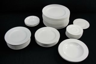Villeroy & Boch Luxembourg All White Porcelain China 44 Piece Set Textured Rim