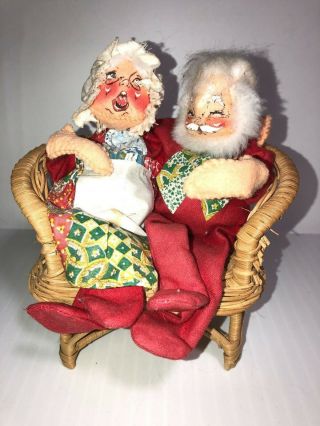 Jolly Vintage 1971 Annalee Christmas Santa & Mrs.  Claus Dolls In Love Seat Sofa