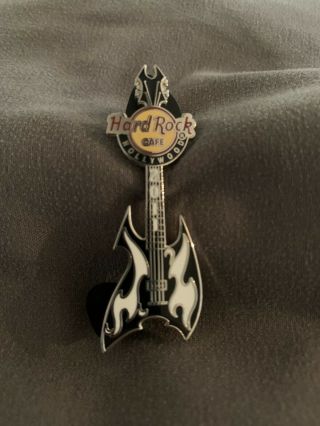 Hard Rock Cafe Hollywood Black/white Guitar Pin