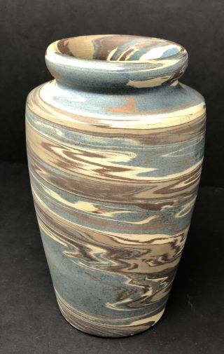 Vintage Niloak Pottery Mission Swirl 6.  5” Brown Blue Broad Shouldered Vase