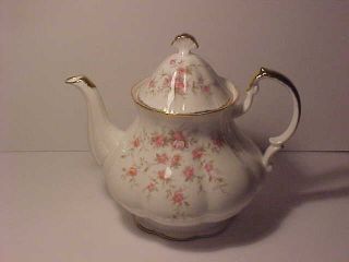 Paragon Victoriana Rose Teapot Holds (5) 8oz Cups