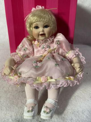 Marie Osmond Tiny Tots Doll 5.  5 " Queen Elizabeth Rose Bud Euc