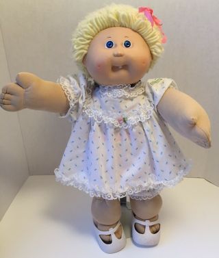 1985 Cabbage Patch Kids Doll Girl Blond Hair Blue Eyes Dimples Tooth