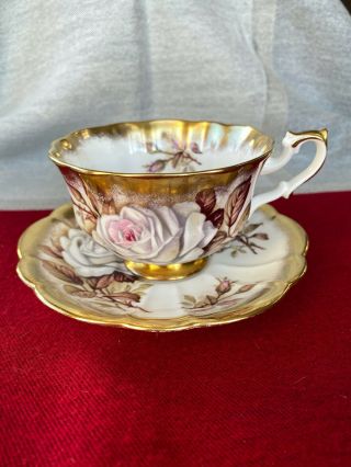 Stunning Royal Albert Teacup & Saucer Gold Chest Series White Rose Heavy Gold