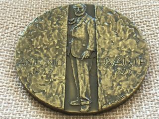 antique and rare bronze medal of the Sculptor António Duarte,  1979 3