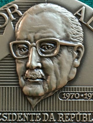 antique antique and rare bronze medal of Salvador Allende,  1974 2