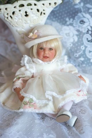 10 1/2 " Lee Middleton/reva Schick American Beauty Mini Doll - - Adorable
