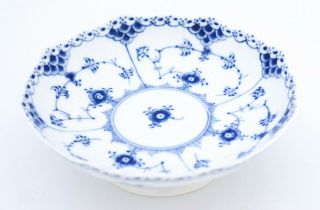 Serving Bowl 511 - Blue Fluted - Royal Copenhagen - Half Lace - 3rd Quality