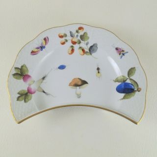 Market Garden (fr) By Herend Porcelain 7 3/8 " Crescent Salad Plate (530) B