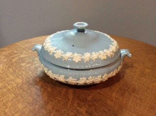 Wedgwood Embossed Queensware Cream On Lavender Shell Edge Covered Vegetable Bowl